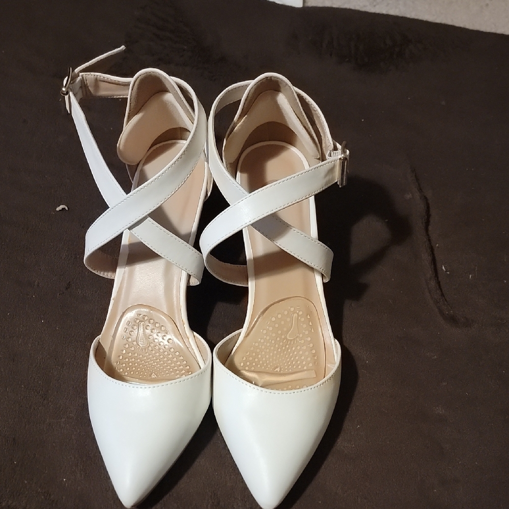 Elegant Cream Women's Cross Strap Heels